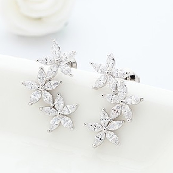 lolas_boutique_ Jewelry - Swavorski crystal flower 925 silver earrings new sterling elegant luxury